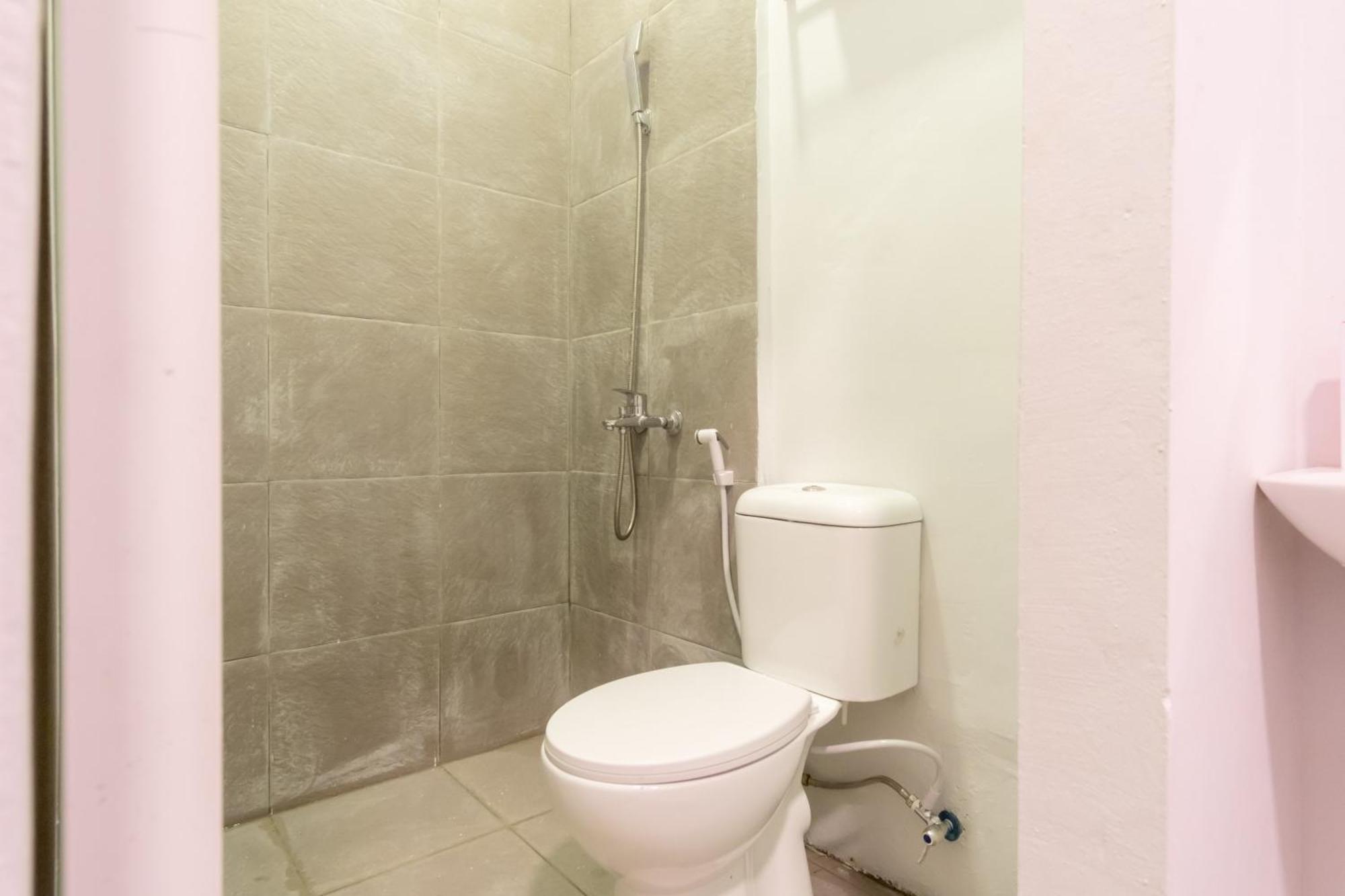 Hotel O Metropolitan Homestay Near Komplek Asia Megamas Medan Kültér fotó