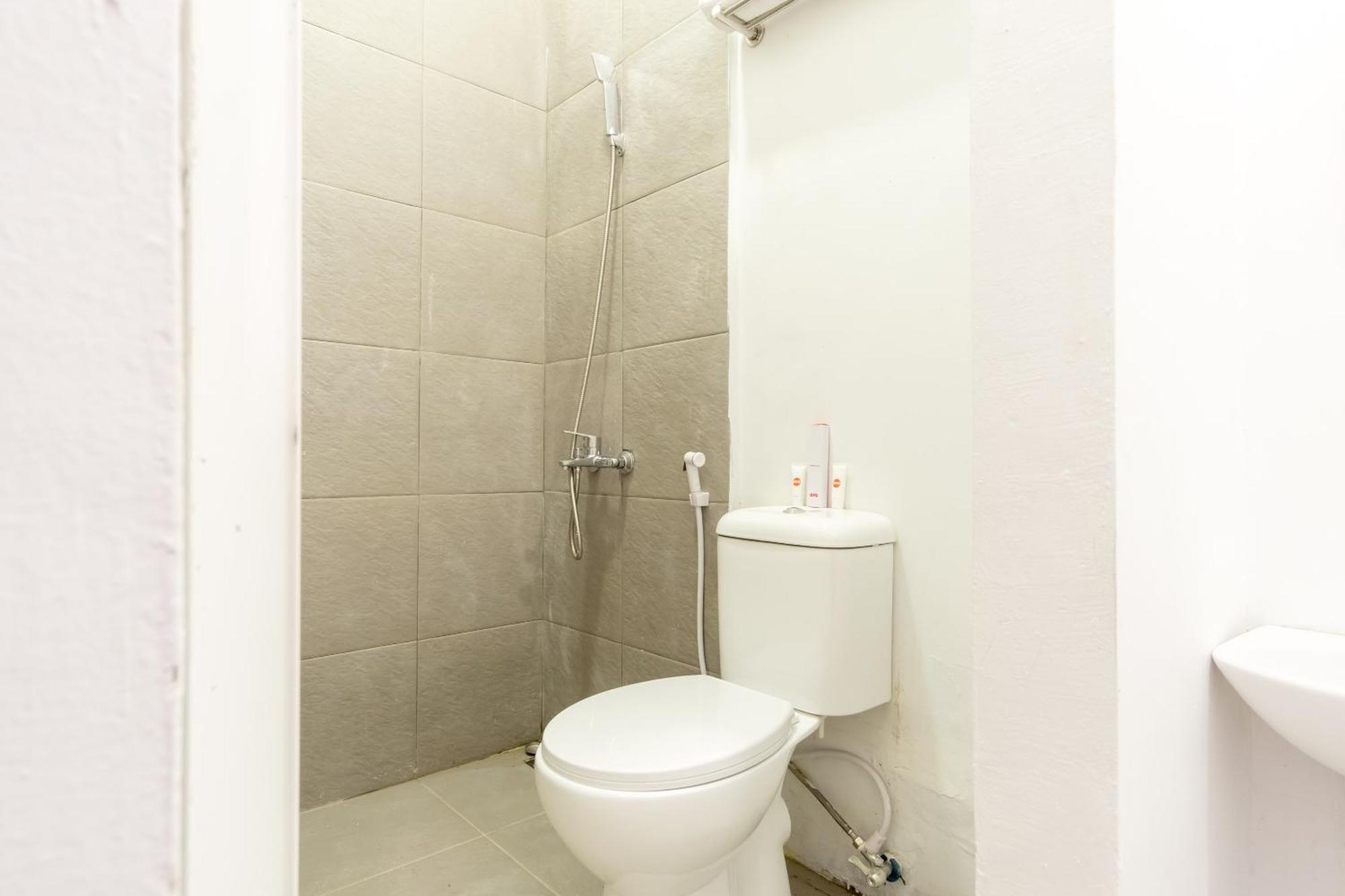Hotel O Metropolitan Homestay Near Komplek Asia Megamas Medan Kültér fotó